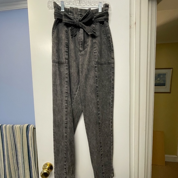 BB Dakota (Steve Madden) "Wash & Learn" Paperbag Waist Dark Grey Jeans Size 4 - Picture 7 of 9